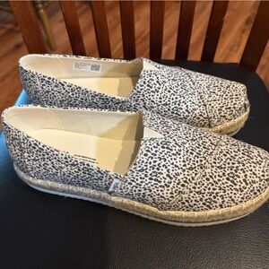 Black and White Espadrilles Tom’s